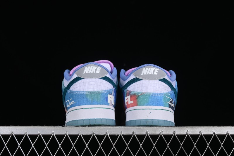 Nike Futura x Dunk Low Pro SB Casual Skate Shoes with Tie-Dye Pattern - HF6061-400