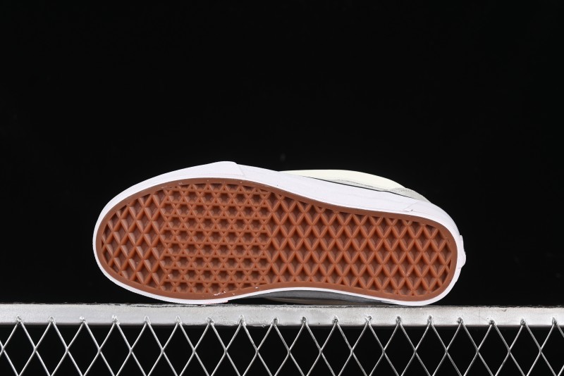 Vans Knu Skool Low-Top Retro Casual Vulcanized Slip-On Shoes in Grey Blue - VN000D6CCCZ