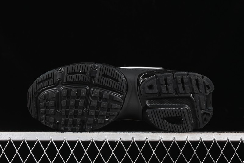 Nike Runtekk Run Retro Low-Top Running Shoes with Cushlon Midsole and Anti-Slip Design - HQ1582-001