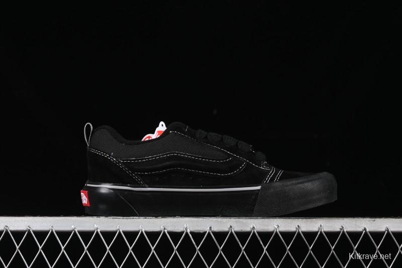 Vans Knu Skool Low Top Retro Casual Vulcanized Slip-On Shoes in Black - VN000CRPBMA