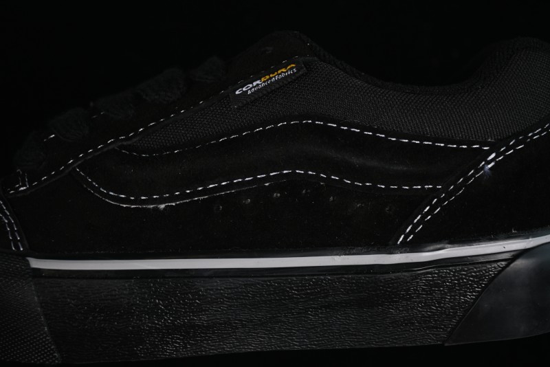 Vans Knu Skool Low Top Retro Casual Vulcanized Slip-On Shoes in Black - VN000CRPBMA