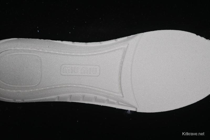 Miu Miu Suede Round Toe Lace-Up Women's Low-Top Casual Shoes in Beige - 99D4