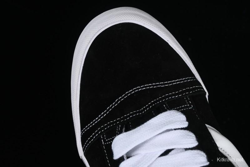 Vans Classics Knu Skool Retro Sneakers in Black & White - VN0AUAK375
