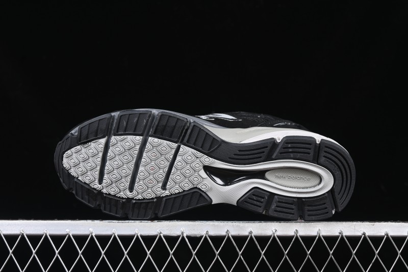 New Balance 990 Series Premium Retro Running Shoes with Carbon Fiber Midsole - M990BK4