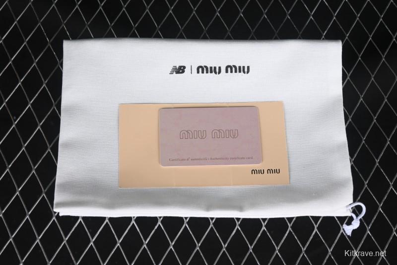 New Balance 530 Metallic Silver Sneakers – Stylish & Sporty Design