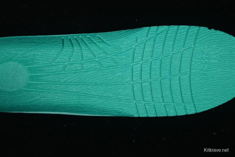 NY Yankees Black & Neon Green Sneakers - Classic Streetwear Style