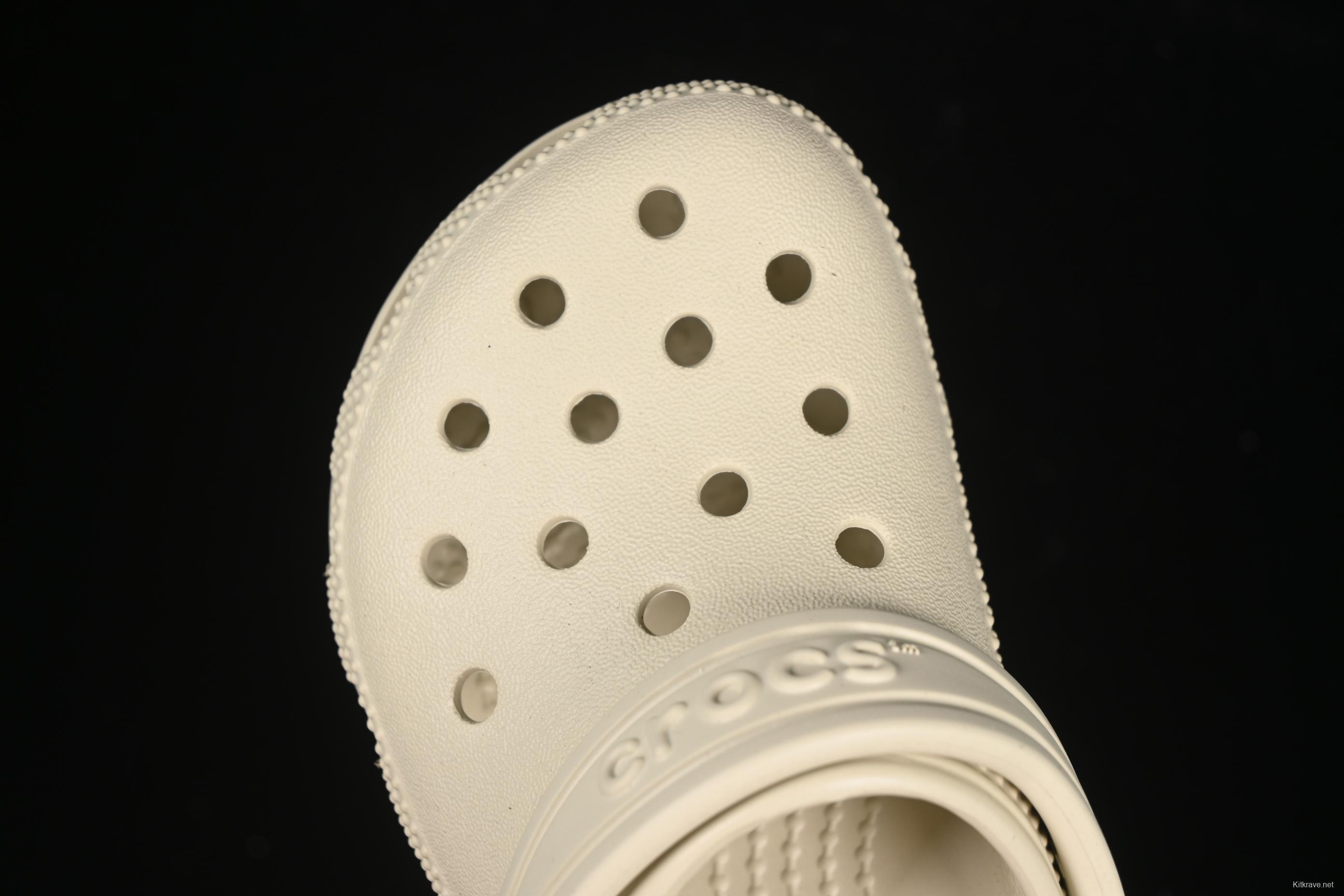 Crocs Classic Clog Kids Lightweight Slip-Resistant Comfortable Sandals - B.D4