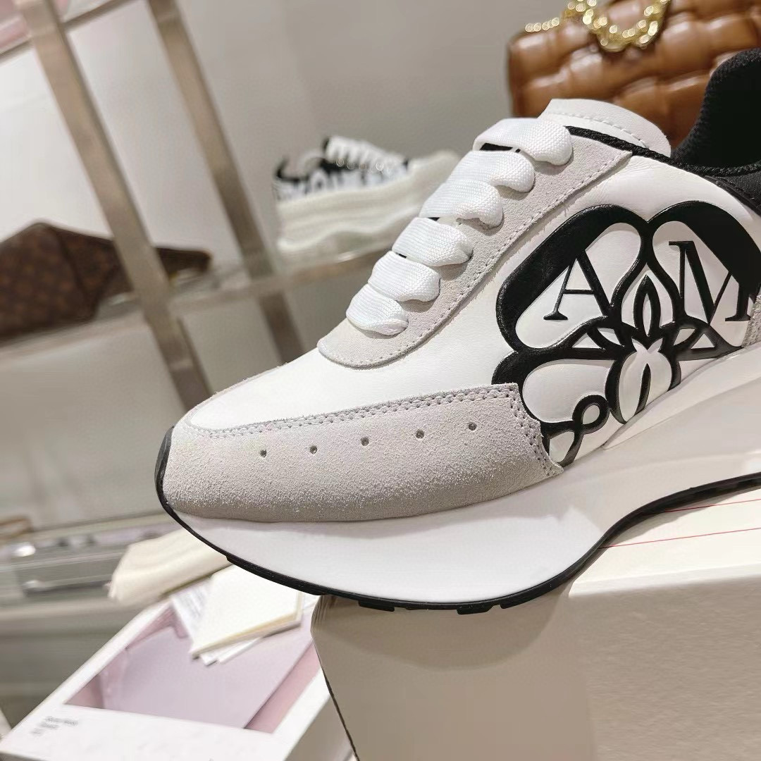 2024 Unisex Alexander McQueen White Black Leather Suede Sneakers Seal Logo MJ00370