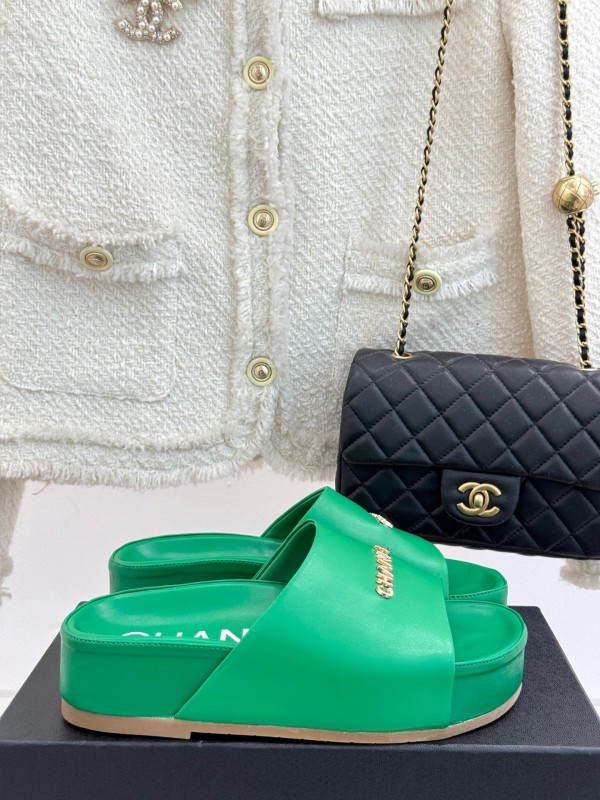 2025 Slippers Chanel Green Leather Slippers