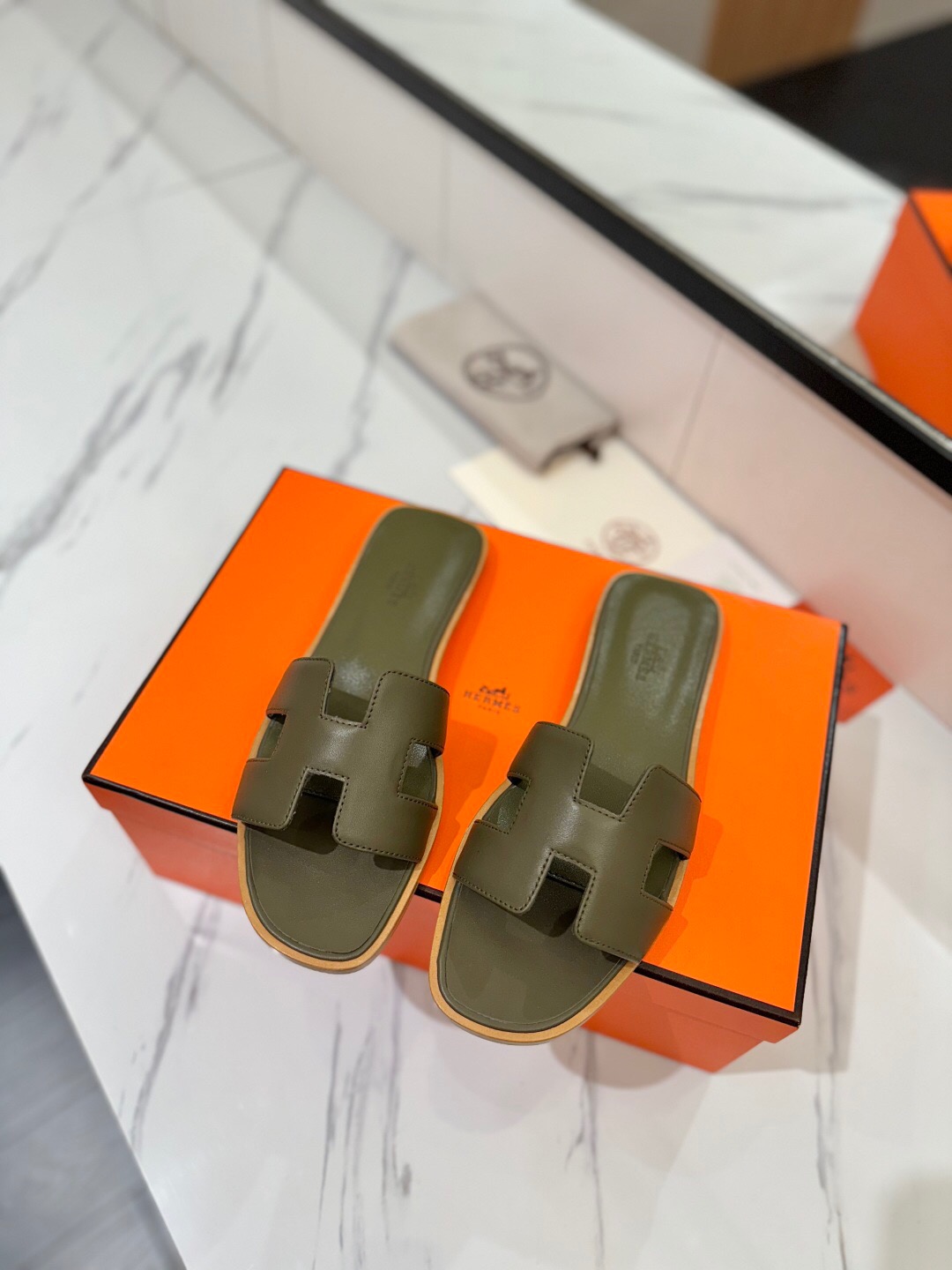 2025 Women Hermès Olive Leather Slippers