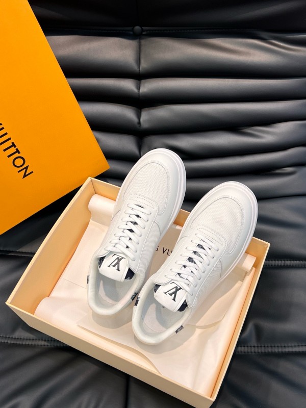 2024 Men Louis Vuitton White Leather Sneakers MJ00400