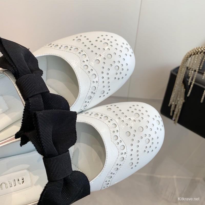 2025 Women Miu Miu White Leather Mary Jane Brogue Bow KFY00280