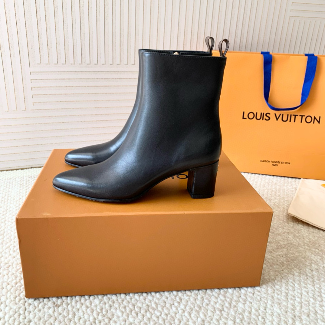 2024 Women Louis Vuitton Black Leather Boots MJ00410