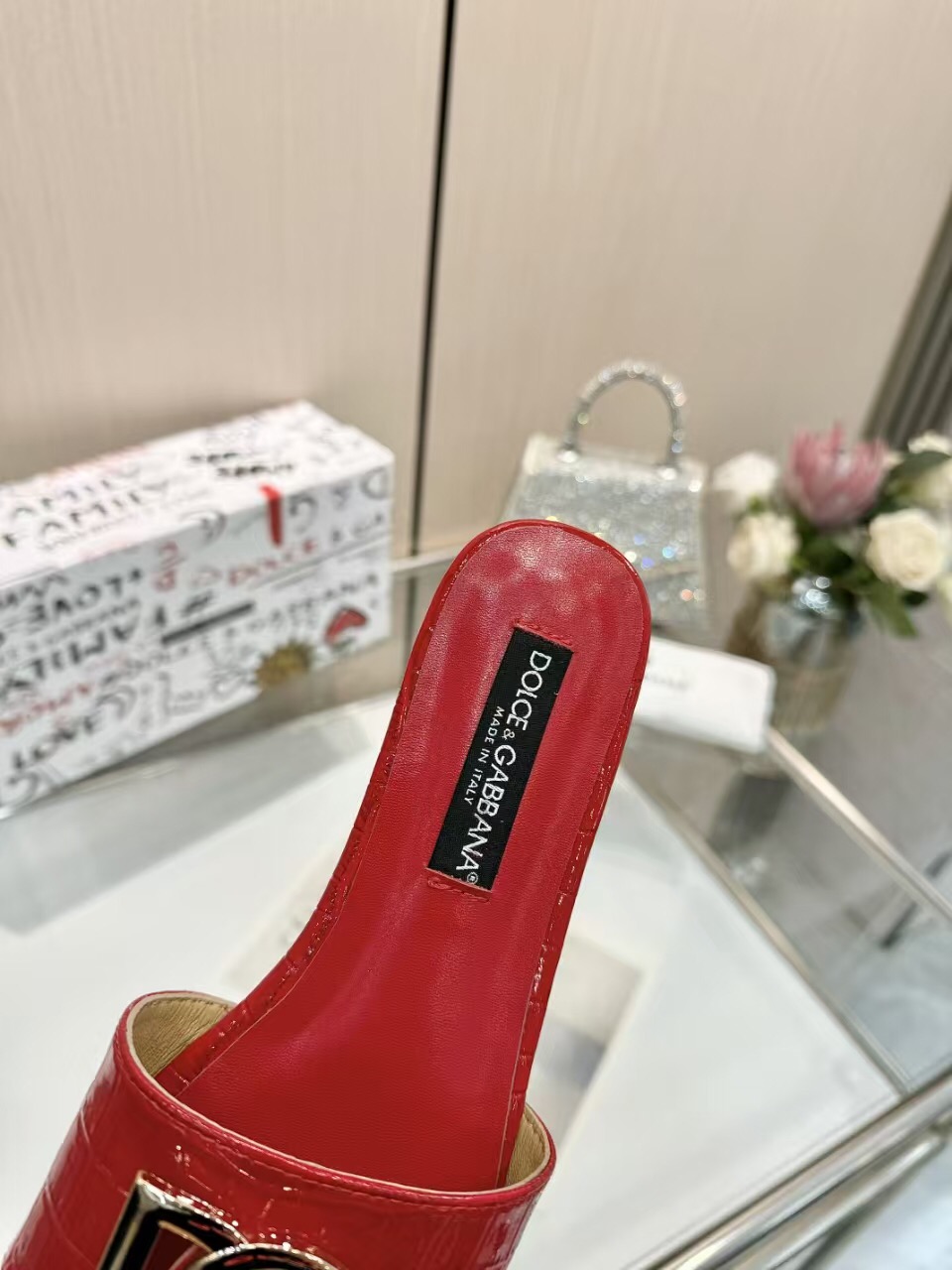 2025 Women Dolce & Gabbana Red Leather Slippers LY00190