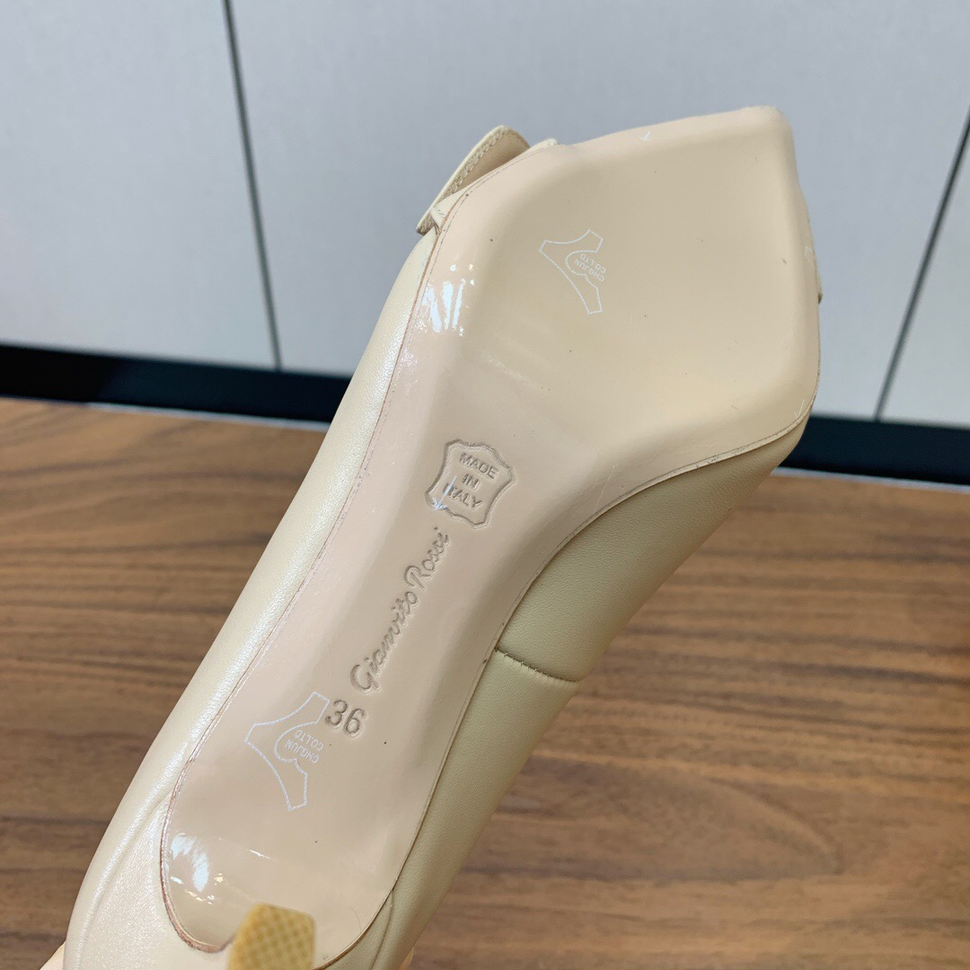 2025 Women Gianvito Rossi Cream Leather Pumps Buckle KFY00300