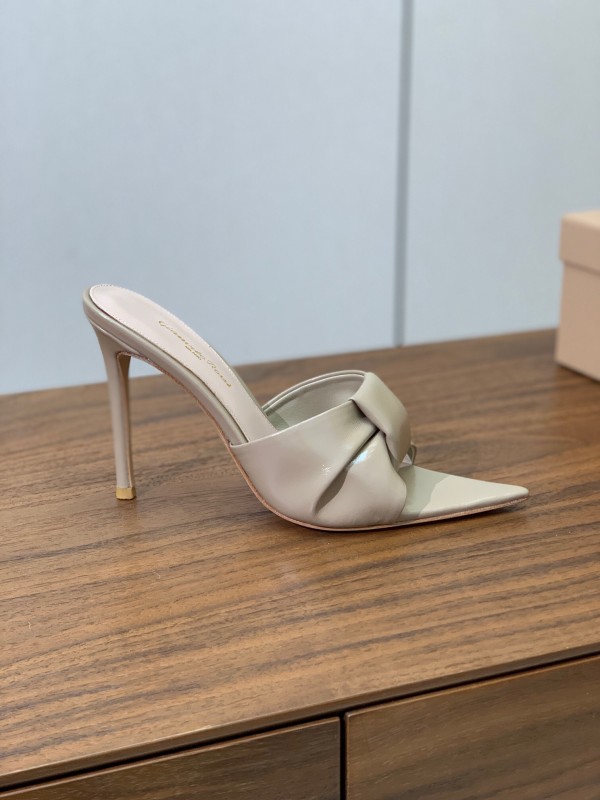 2025 Women Gianvito Rossi Beige Leather Pointed Toe High Heel Mule