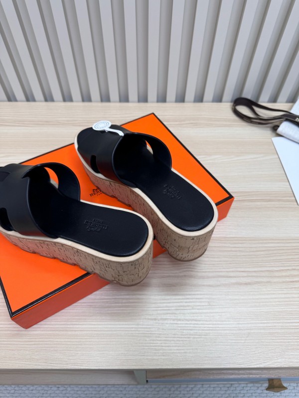 2025 Women Hermès Black Leather Wedge Sandals KFY00280