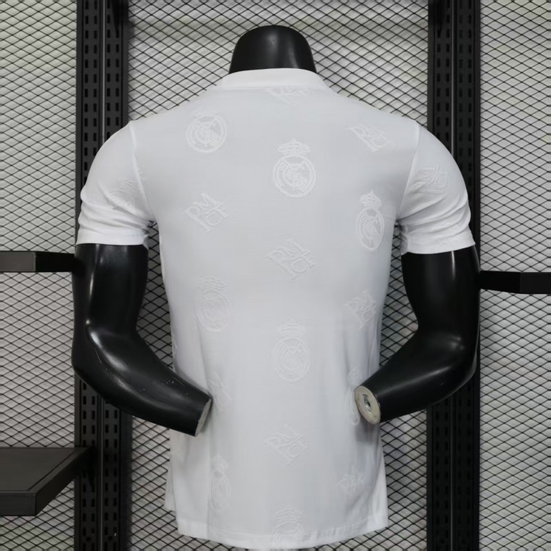 Player Version 25/26 Real Madrid White with Embossed Royal Crest Pattern Jersey
