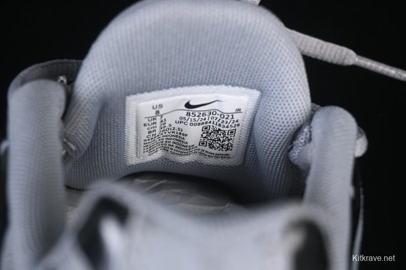 Nike Air Max Plus Retro Running Shoes with Air Cushion Technology - 852630-021