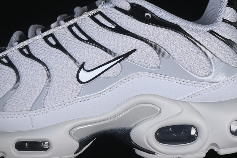 Nike Air Max Plus Retro Running Shoes with Air Cushion Technology - 852630-021