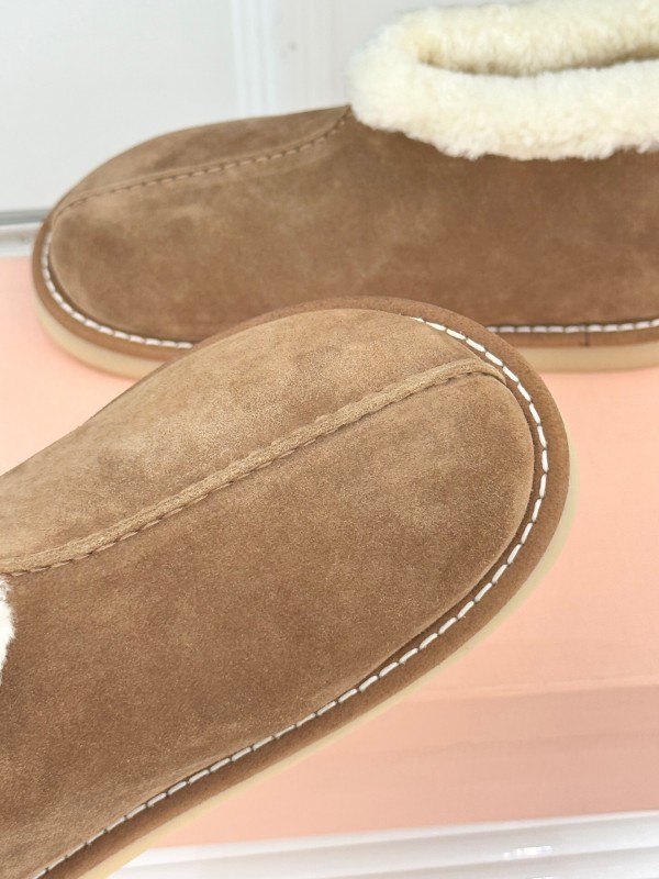 Miu Miu Retro Shearling Platform Snow Boots - KFY00300