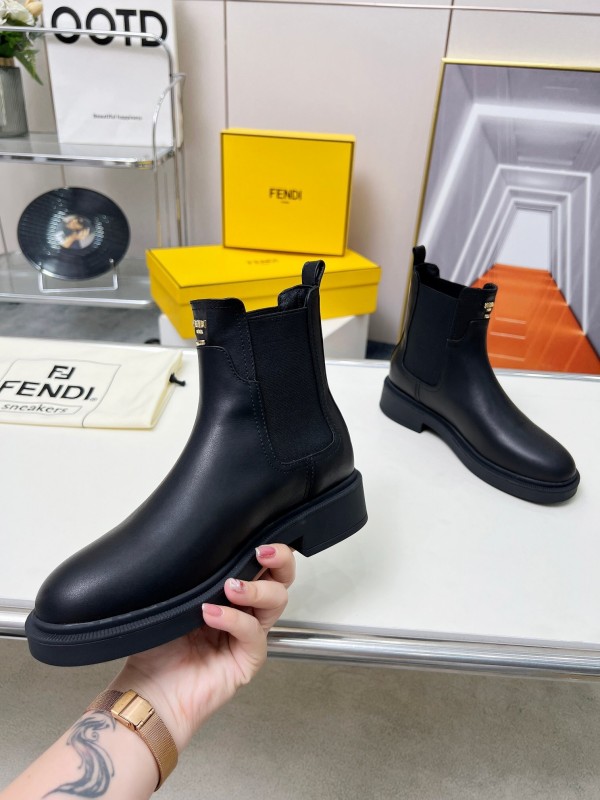 FENDI 2025/SS Platform Boots with Thick Sole - LY00360
