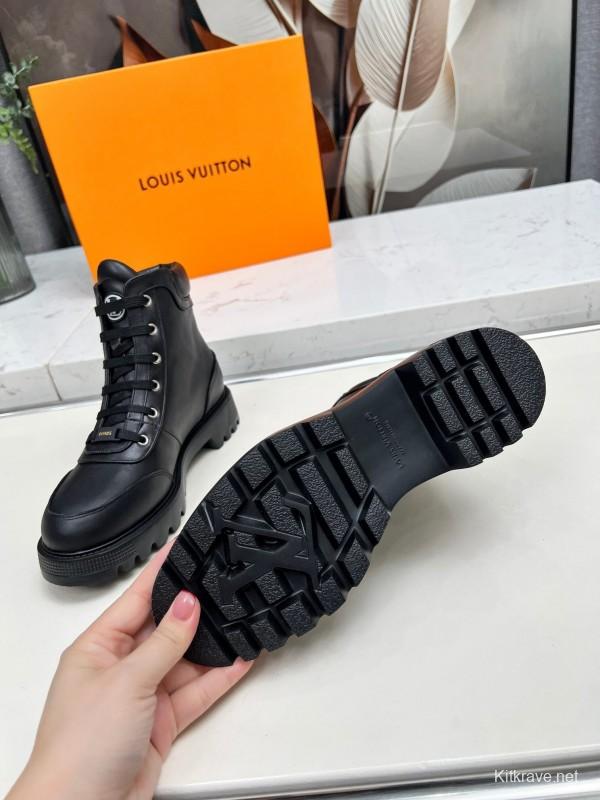 Louis Vuitton Territory Flat Boots with Monogram Embossing and Metal Eyelets - LY00310