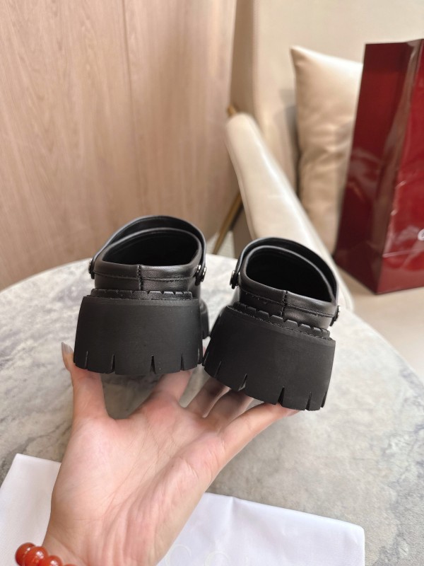Gucci Women's Mule Shoes with Horsebit Detail - LY00300