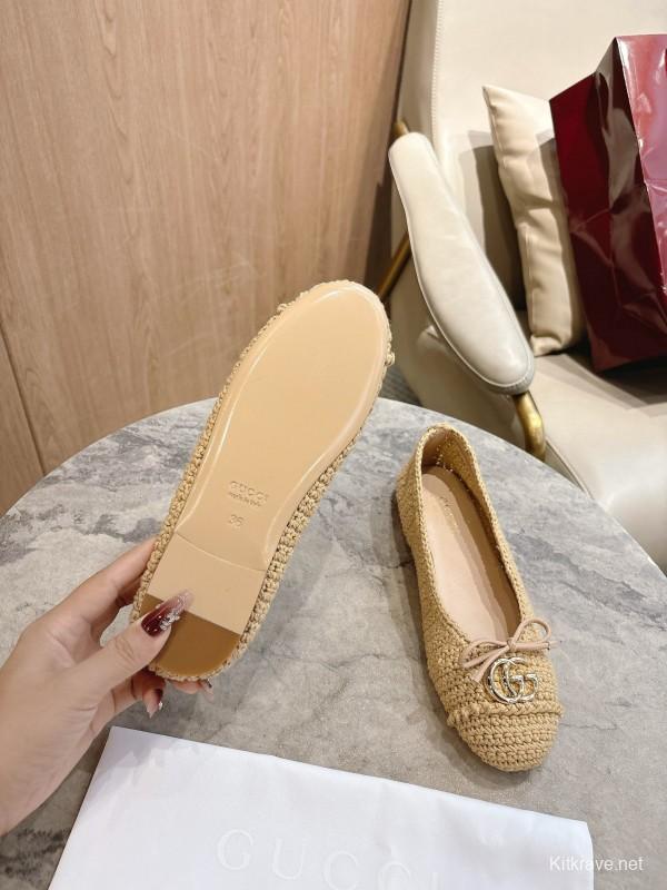 Gucci Ballet Flats with Leather Sole and Bow Detail - LY00320
