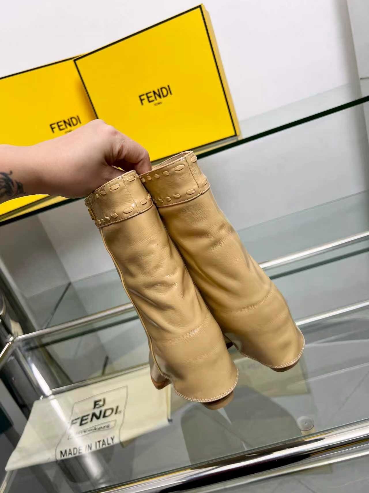 Fendi 2025 SS Straight-leg Boots with Wide Heel - LY00440/LY00510