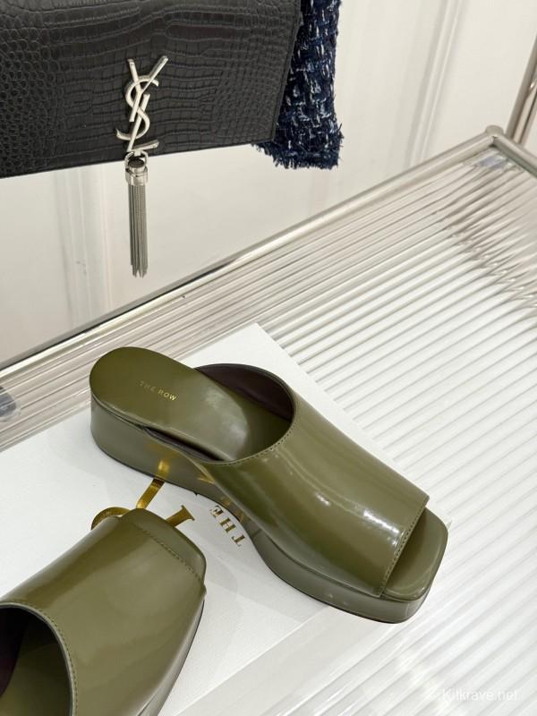 The Row Fall/Winter 2025 Platform Slides - KFY00280