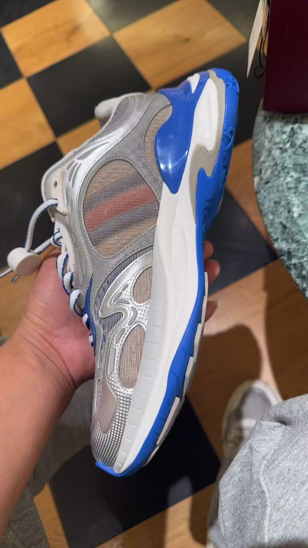 Gucci 2.0 Sneakers with Reflective Stripes and Retro Design - AS00450
