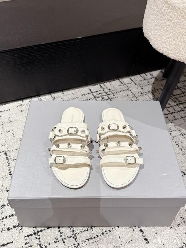 Balenciaga Cagole Metal Studded Sandals Series - KFY00260