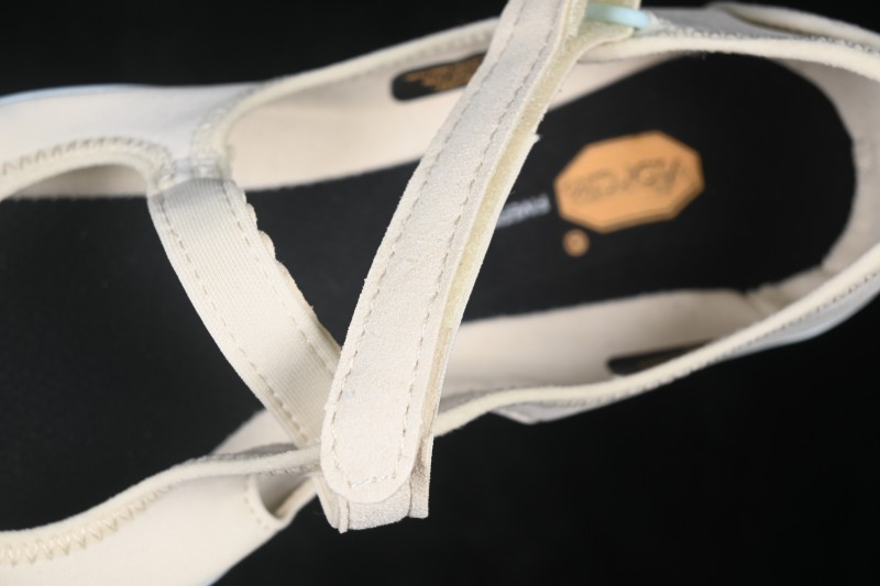 Vibram V-Soul Women's Barefoot Training Shoes with Ballet Five-Toe Design - 26W7205