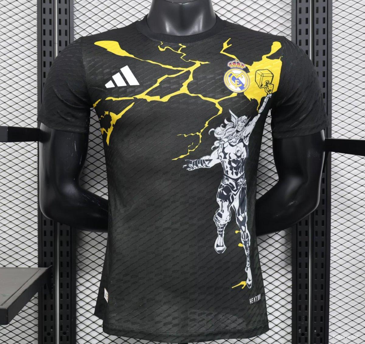 Player Version 25/26 Real Madrid x Avengers Graphic Black Jersey